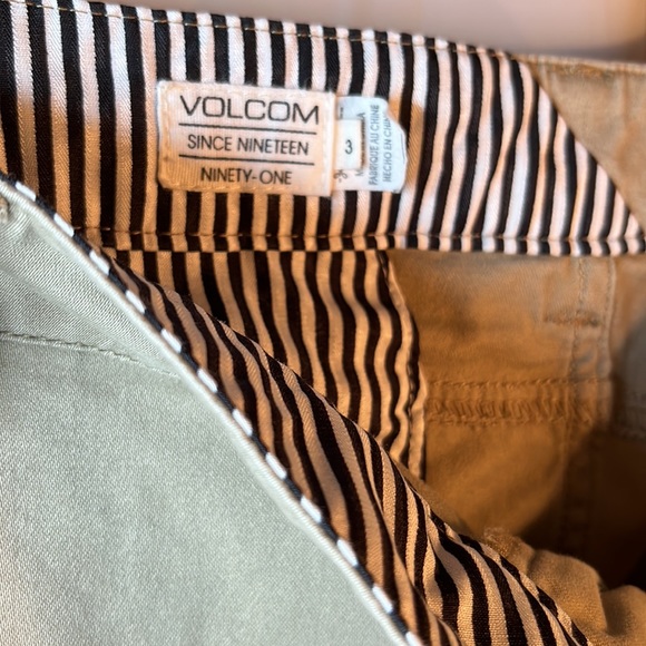 Volcom Shorts 3 - Picture 5 of 7
